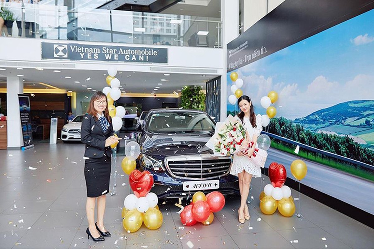 Khong can Phan Thanh, Midu van tau duoc Mercedes E-Class tien ty-Hinh-3