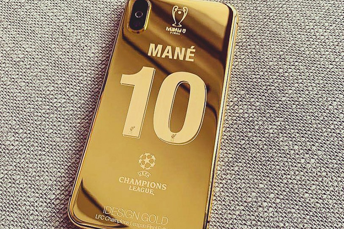 Vo dich C1, toan doi Liverpool duoc tang iPhone X ma vang-Hinh-7