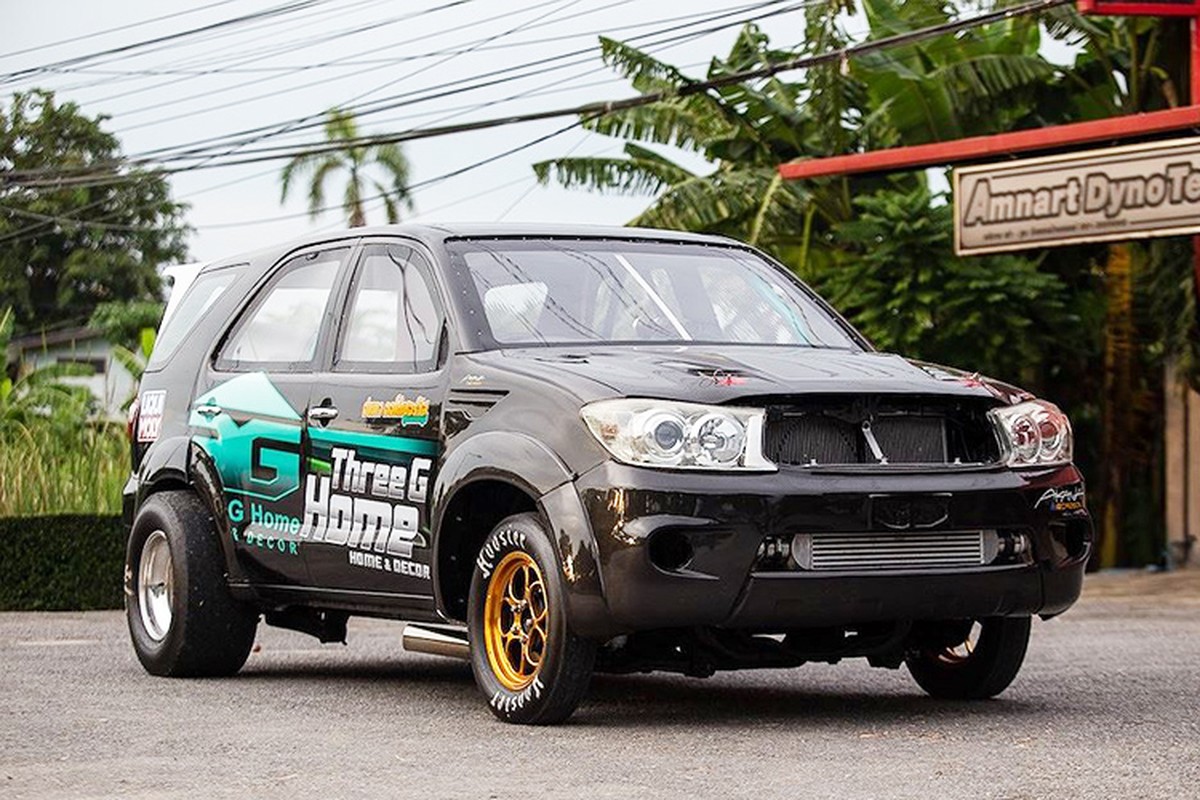 Toyota Fortuner doi dau do “quai thu” hon 800 ma luc