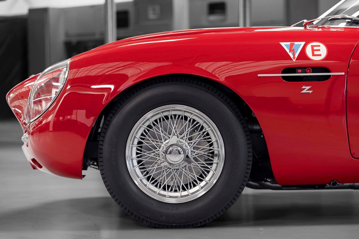 Chi tiet Aston Martin DB4 GT Zagato doi 1960 ban tai sinh-Hinh-3