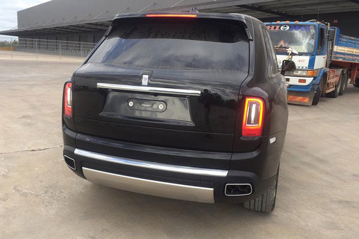 Xe Rolls-Royce Cullinan hon 41 ty ra bien trang o Ha Noi-Hinh-6