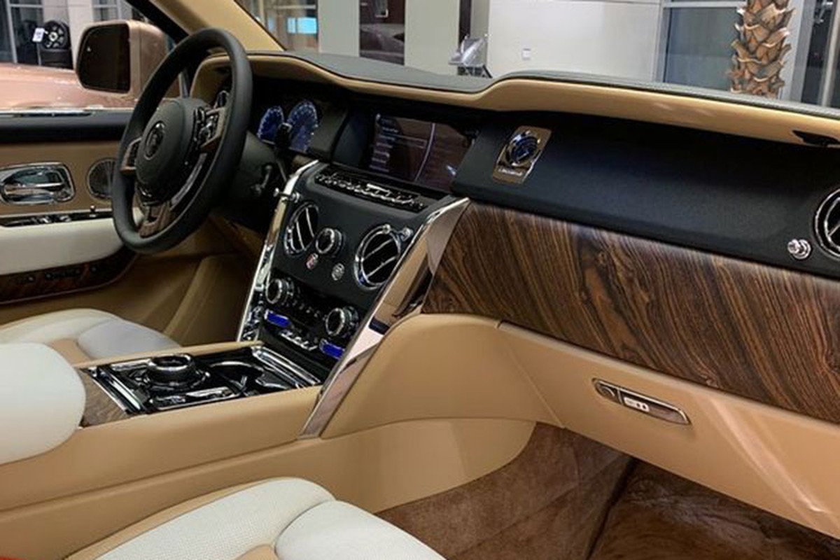 SUV sieu sang Rolls-Royce Cullinan noi bat voi chi tiet 