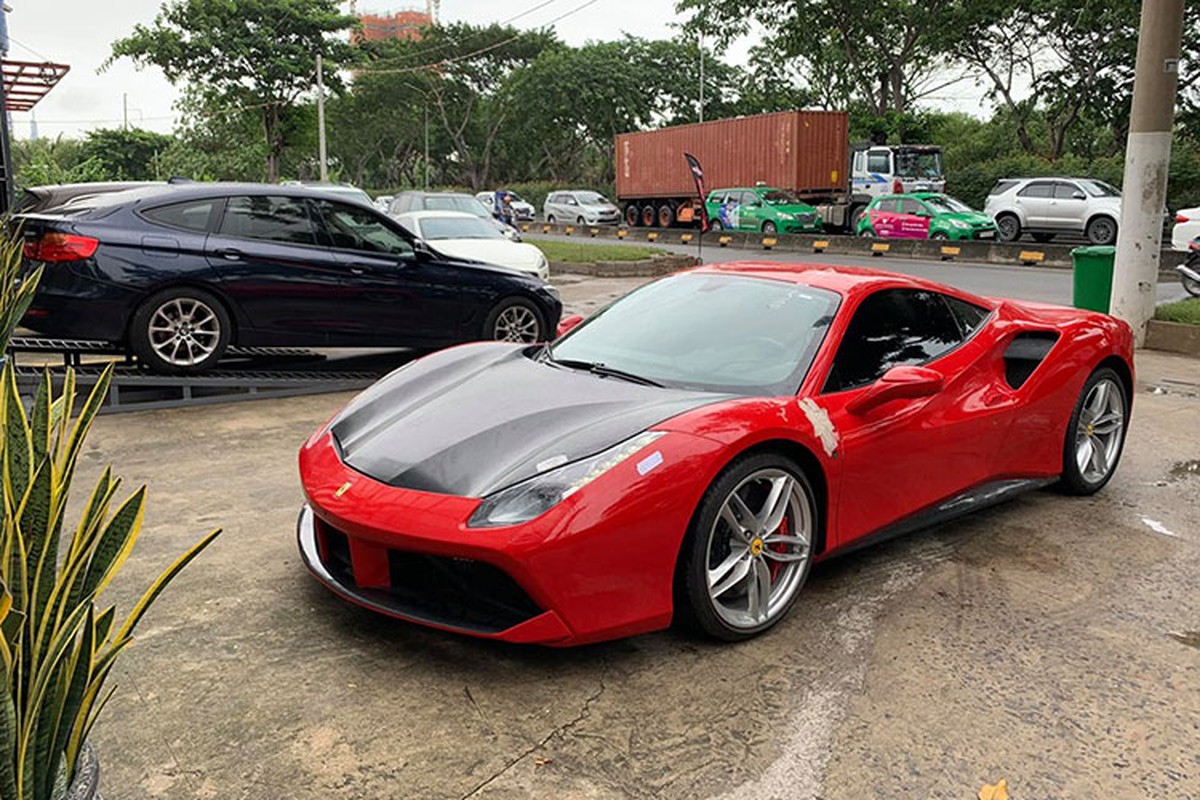 Ferrari 488 GTB cua Tuan Hung lo dien voi ngoai hinh moi-Hinh-2