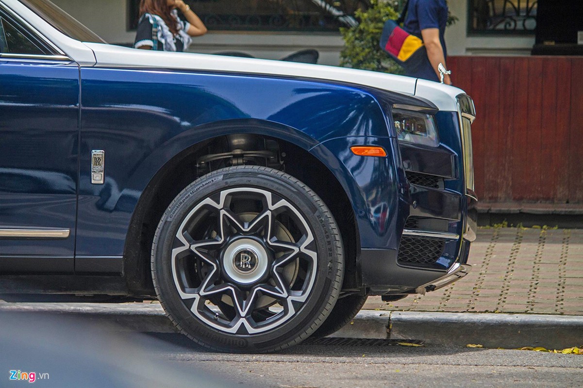 Rolls-Royce Cullinan tien ty 