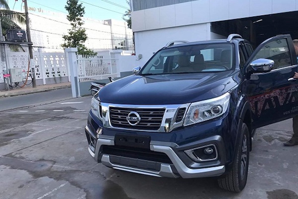 Nissan Navara EL 2019 moi tu 679 trieu tai Viet Nam