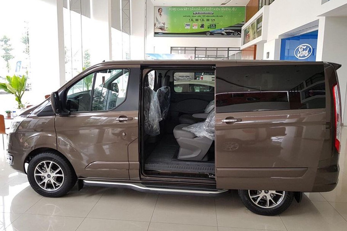 Xe Ford Tourneo de xuat tu 900 trieu dong tai Viet Nam-Hinh-3