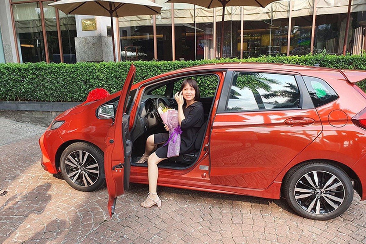 Sep Viet tang oto Honda Jazz cho nhan vien ngay sinh nhat-Hinh-5