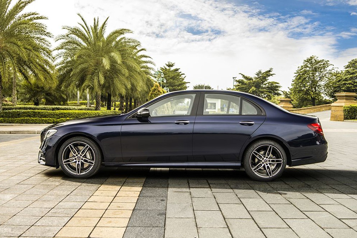 Mercedes-Benz E 300 AMG 2019 tu 2,83 ty tai Viet Nam-Hinh-3