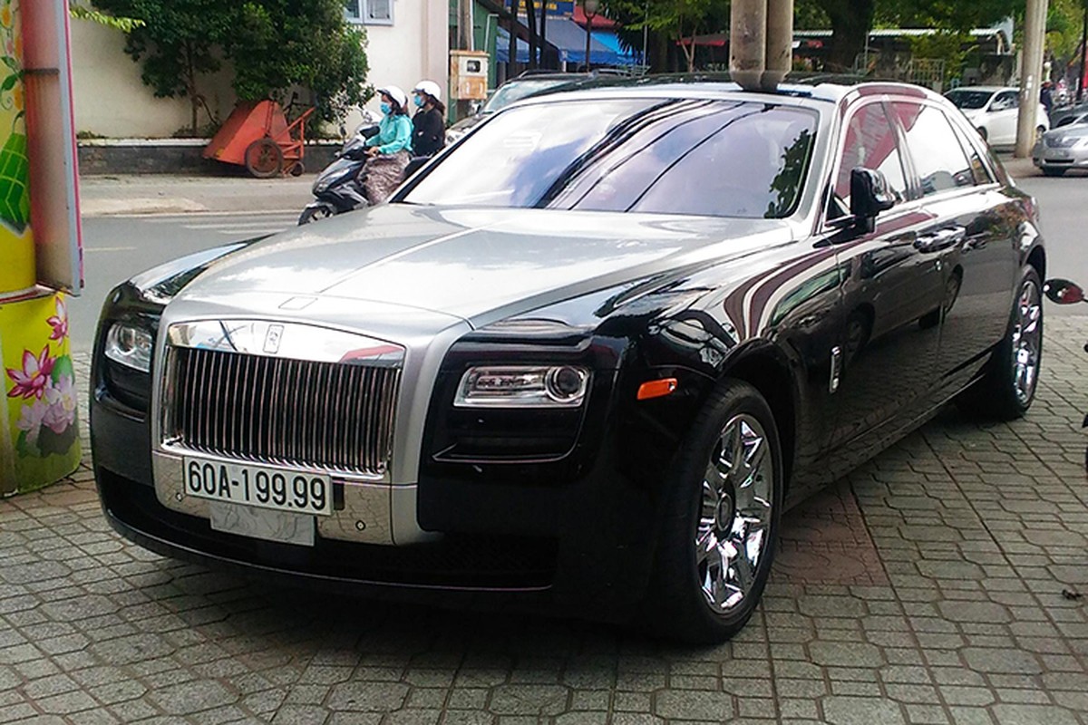 Ferrari 488 GTB va Rolls-Royce