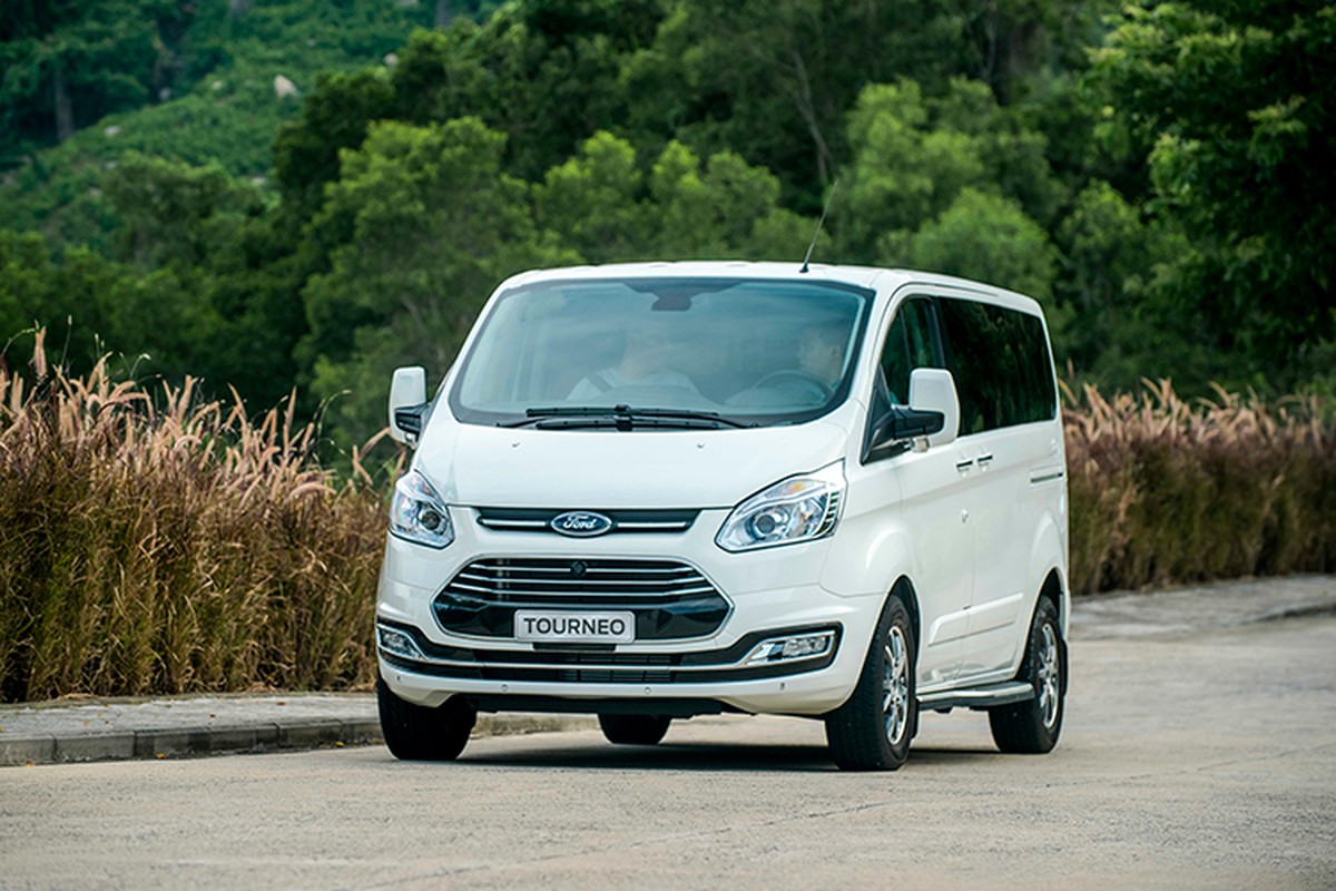 Ford Tourneo tu 999 trieu 