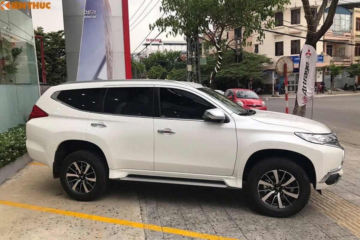 Mitsubishi Pajero Sport giam gan 100 trieu dong tai Viet Nam-Hinh-7