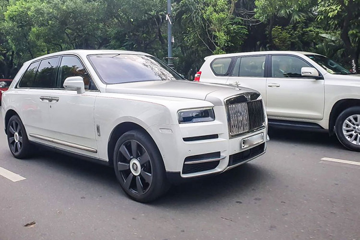 Rolls-Royce Cullinan hon 41 ty ra bien trang o Sai Gon