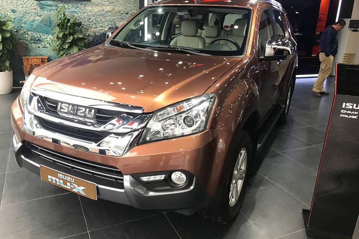 Isuzu Mu-X 3.0L AT ton kho chi 785 trieu tai Viet Nam