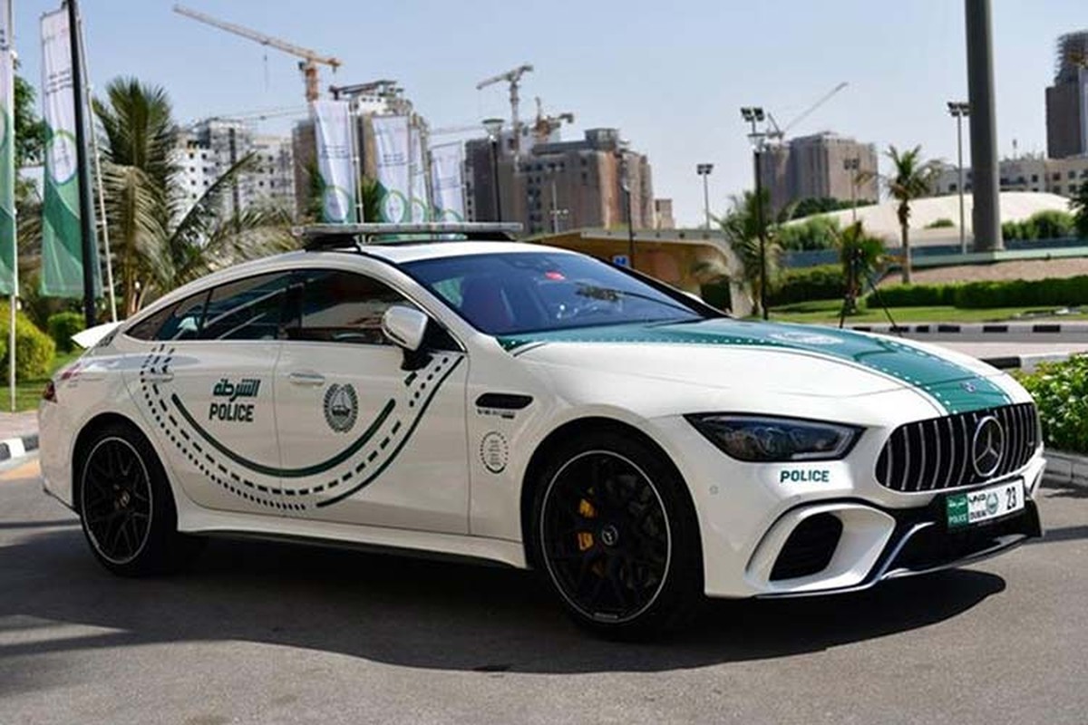 Mercedes-AMG GT 63 S gia nhap doi canh sat sieu xe Dubai-Hinh-3