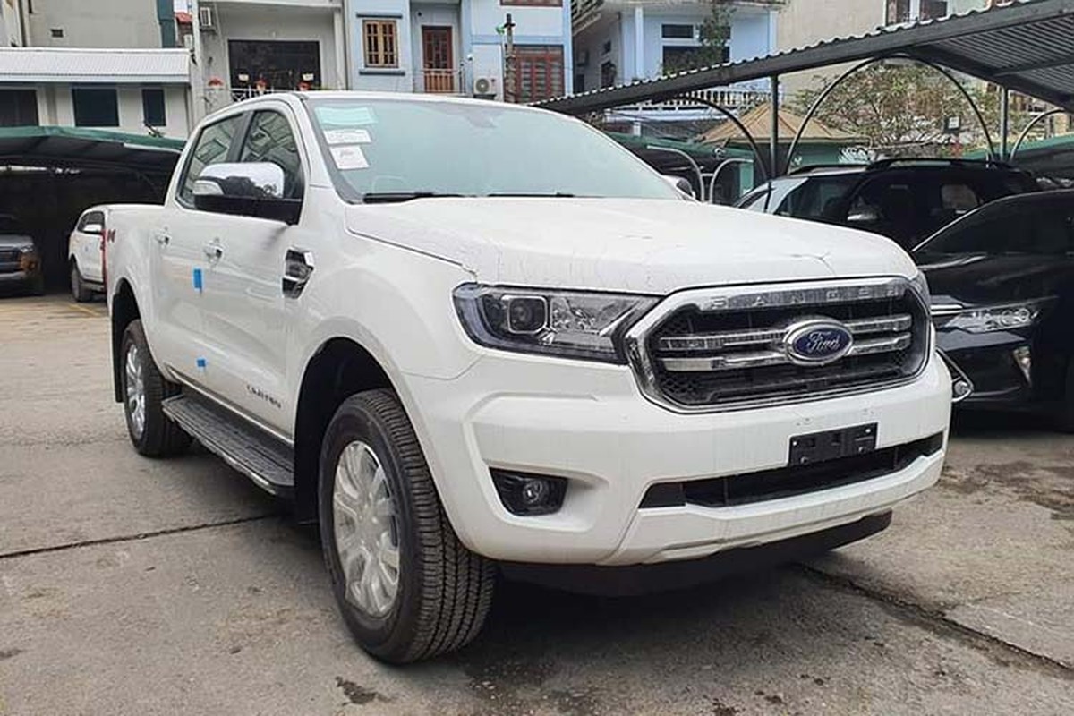 Can canh Ford Ranger Limited khoang 800 trieu dong tai Viet Nam