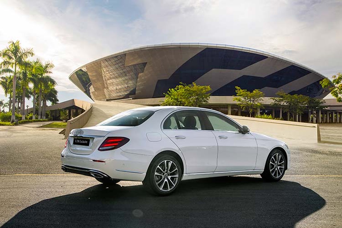 Can canh Mercedes-Benz E200 Exclusive hon 2,2 ty tai Viet Nam-Hinh-2