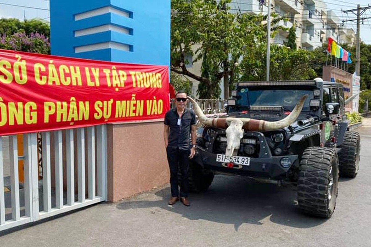 Jeep Wrangler do khung cho vong xep phong dich COVID-19