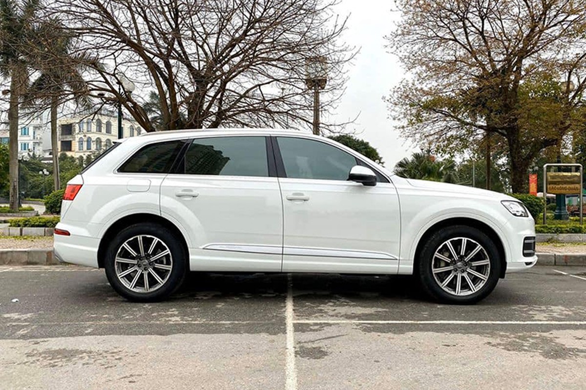 Can canh Audi Q7 doi 2019 