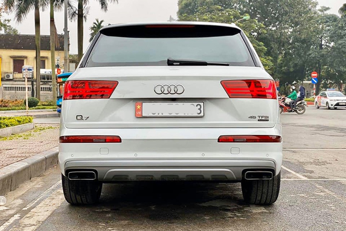 Can canh Audi Q7 doi 2019 