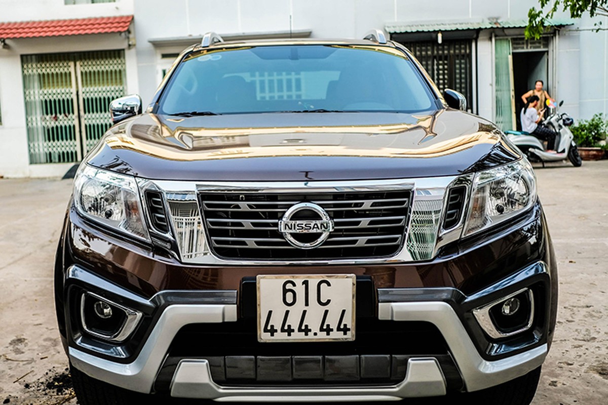 Nissan Navara bien ngu quy 4 