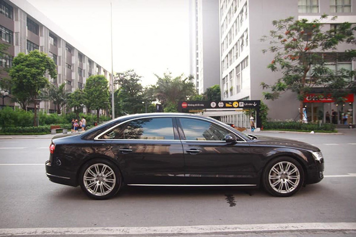 Xe sang Audi A8L tai Viet Nam chay 6 nam, 