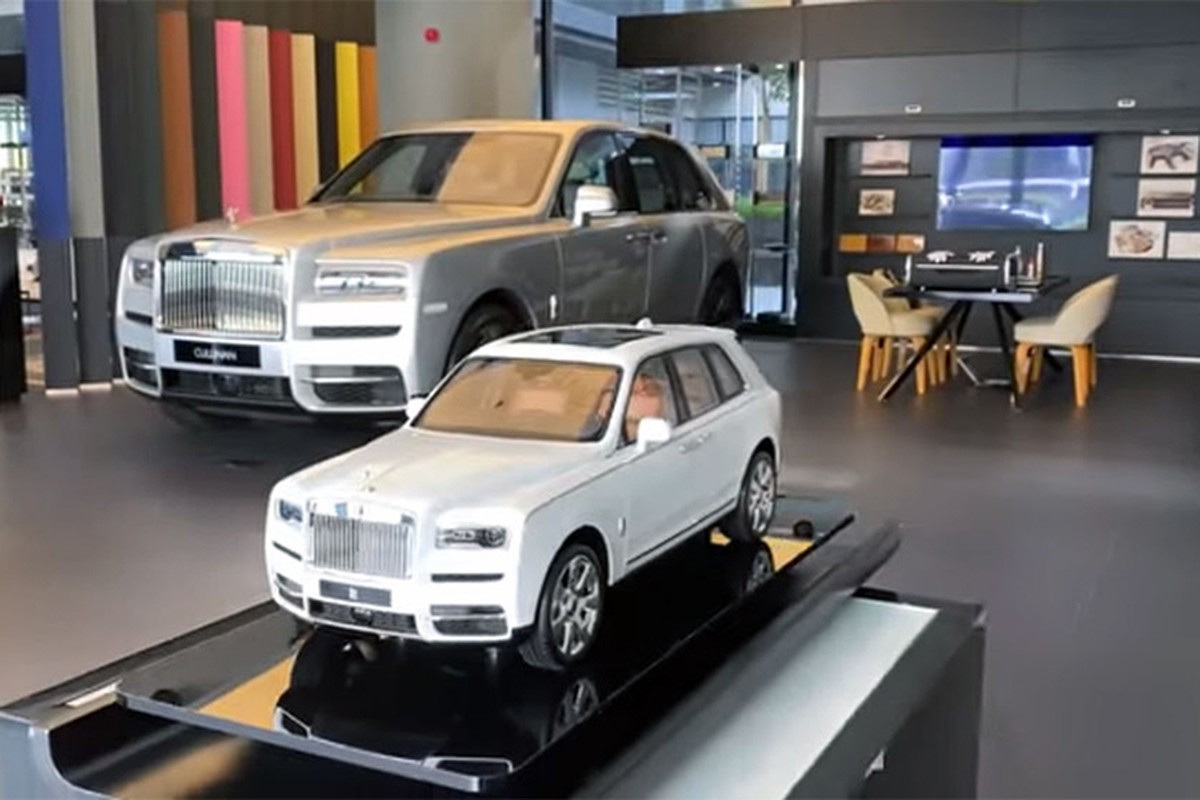 Rolls-Royce Cullinan mo hinh 1:8 len den gan 1 ty dong