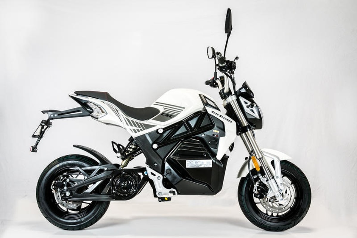 Benelli TNT135 chay dien tu 57,8 trieu dong, chay 100km/lan xac