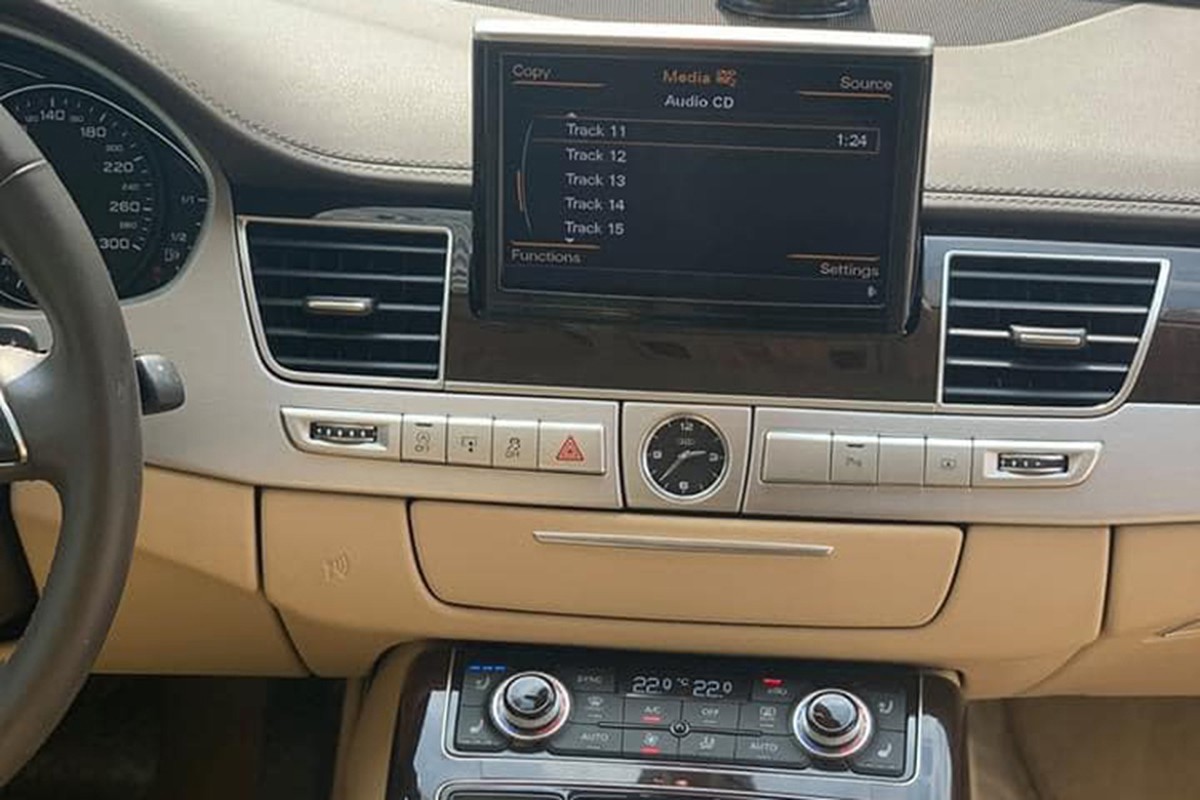 Audi A8L chay 3 nam, dai gia Ha Noi 