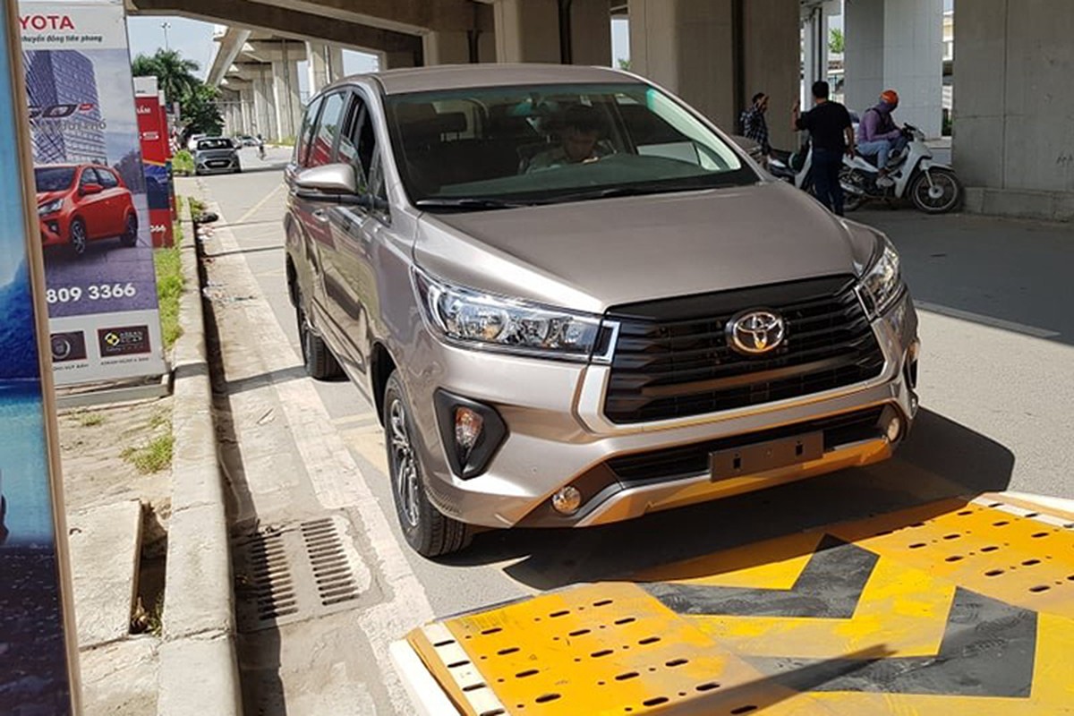 Can canh Toyota Innova 2021 tai Viet Nam, 
