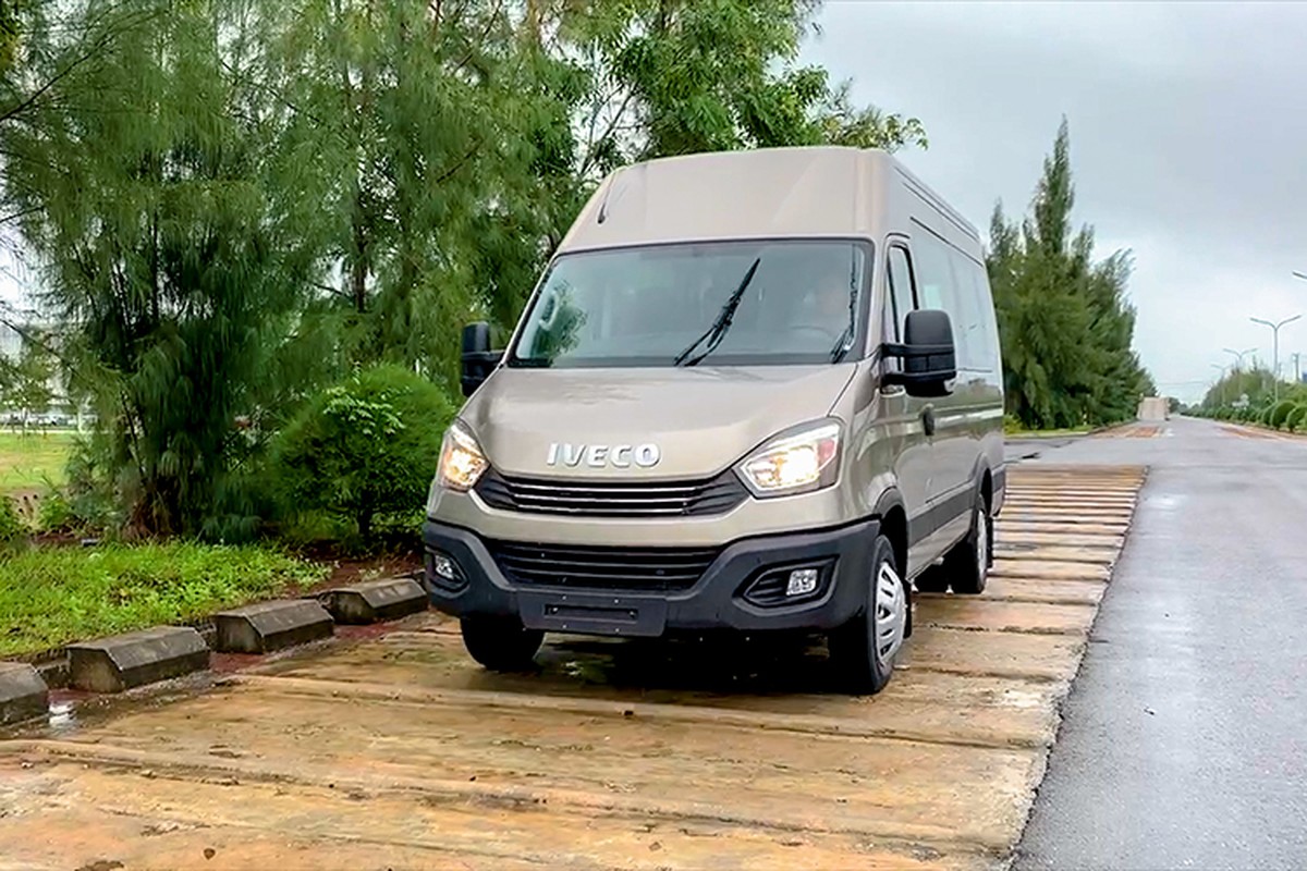 Xe buyt thuong hieu chau Au - Iveco Daily lap rap tai Viet Nam-Hinh-9