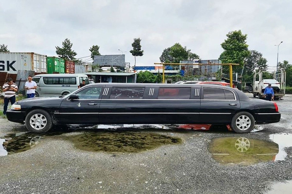 Sieu sang Lincoln Limousine 3 khoang chao ban 2 ty tai Viet Nam-Hinh-2