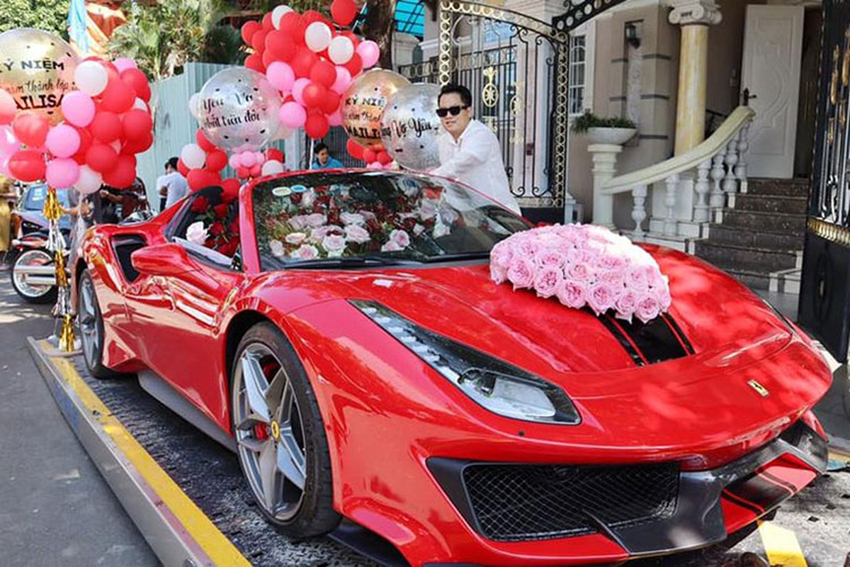 Dai gia Sai Gon tang vo sieu xe Ferrari 488 Pista hon 30 ty