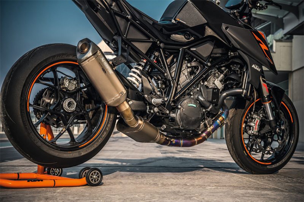 KTM 1290 Super Duke RR phien ban hieu nang cao co gi 