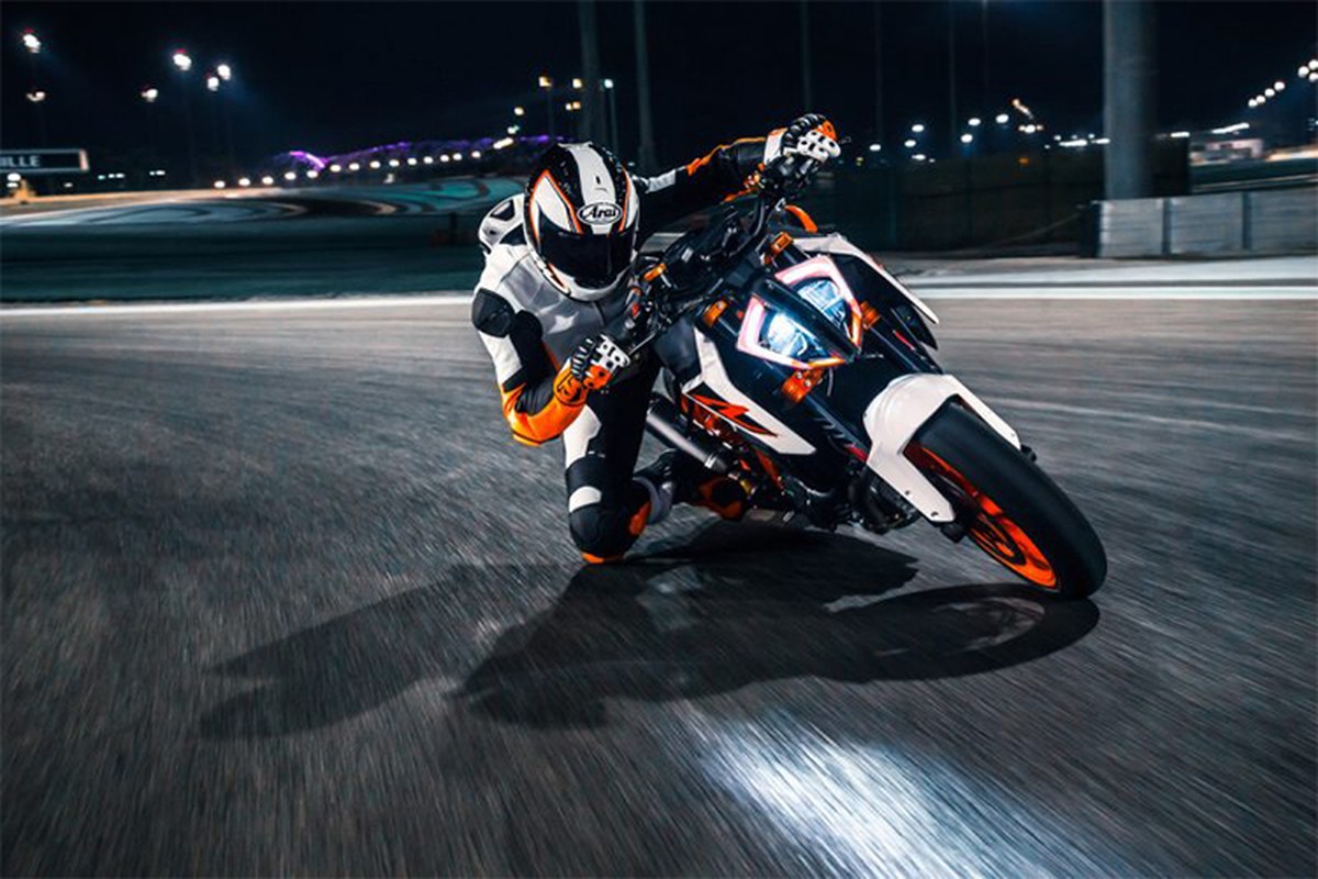 KTM 1290 Super Duke RR phien ban hieu nang cao co gi 