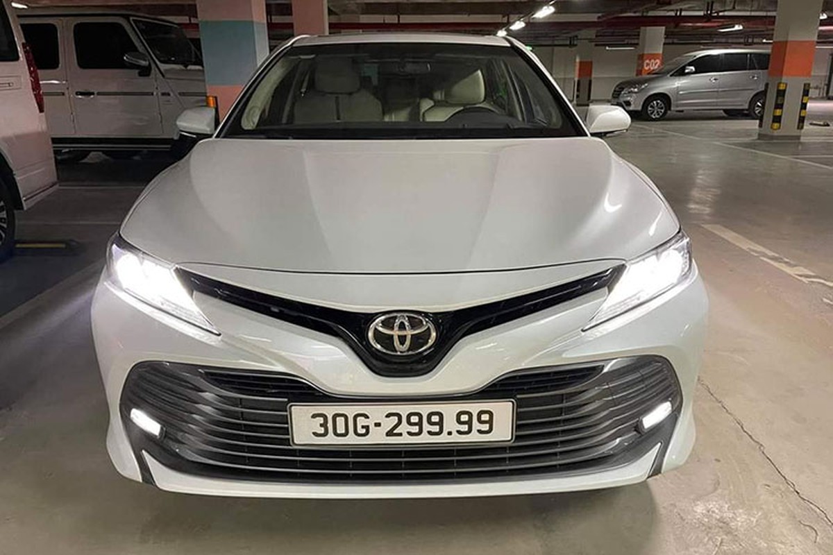 Toyota Camry trung bien 