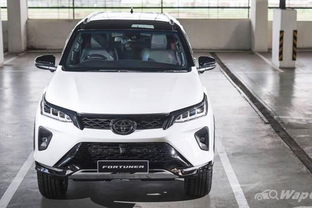 Toyota Fortuner 2022 se co cua so troi va dong co hybrid moi