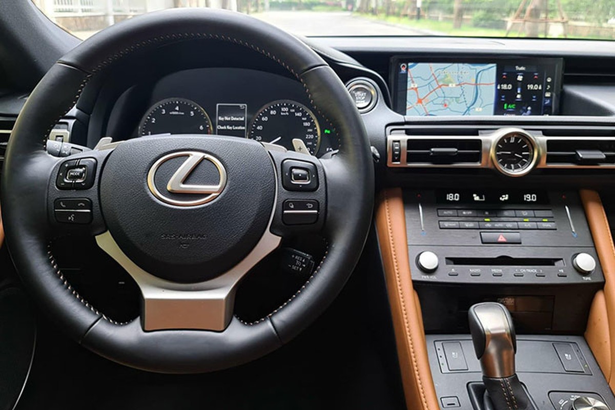 Can canh Lexus RC 300 