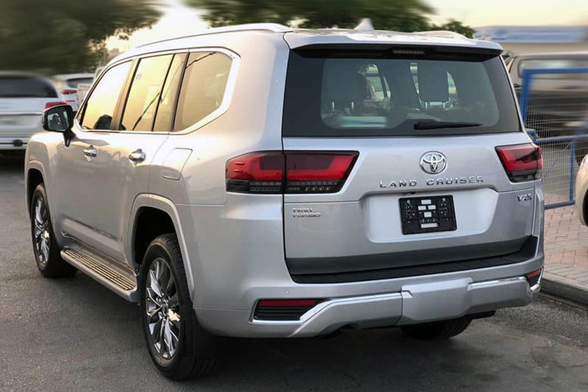 Ly do Toyota Land Cruiser 2022 nhap dat hon chinh hang 2 ty dong?-Hinh-2