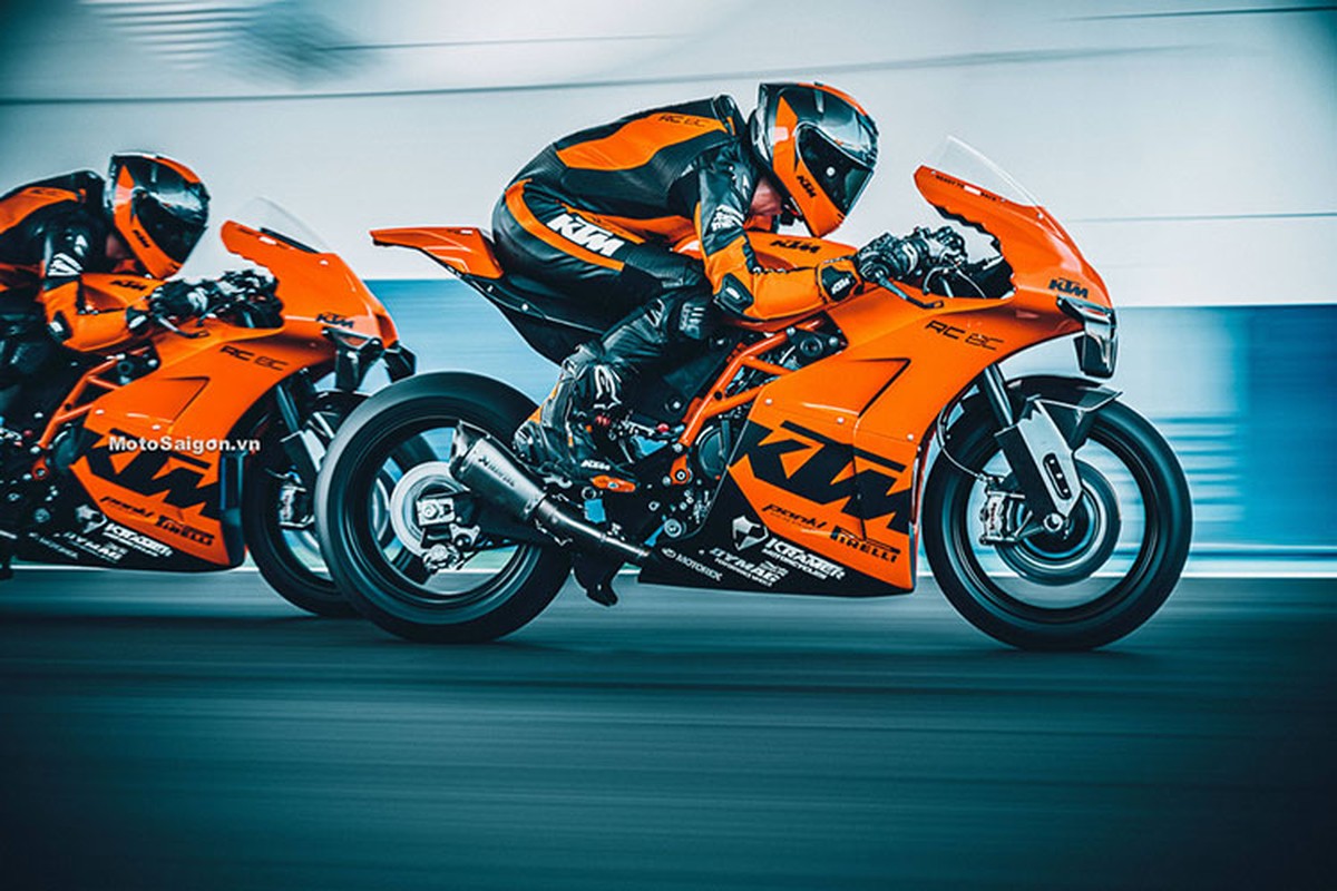 KTM RC 8C gan 900 trieu dong 