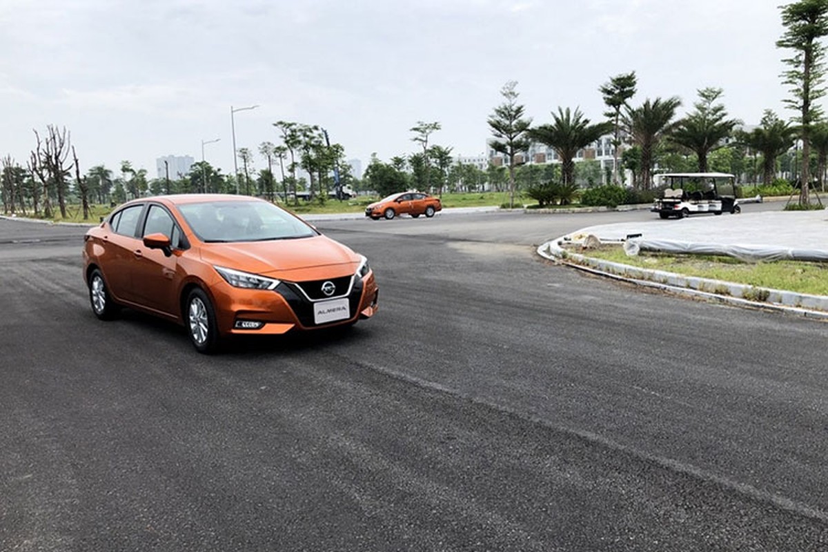 Nissan Almera 2021 gia re 