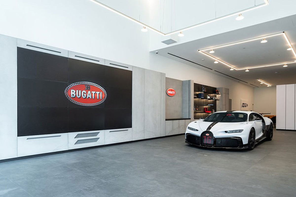 Hang sieu xe Bugatti mo showroom oto dau tien tai Dong Nam A-Hinh-3