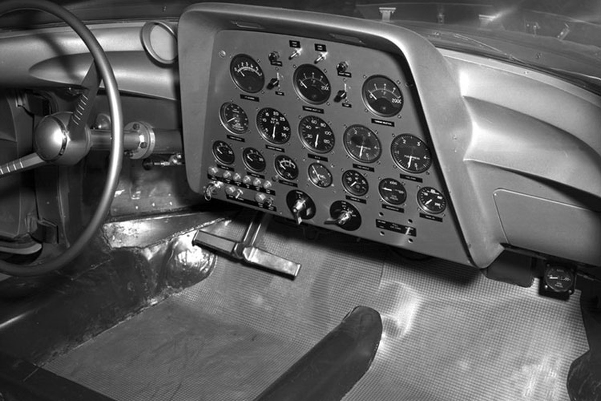 GM Firebird IV 1964- xe tu lai kem tu lanh va TV trong noi that-Hinh-6