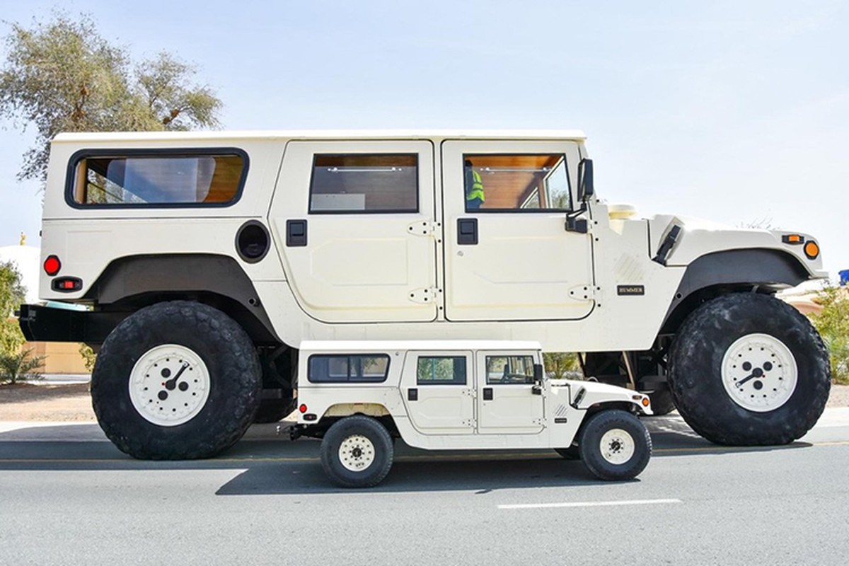 Chiec Hummer H1 