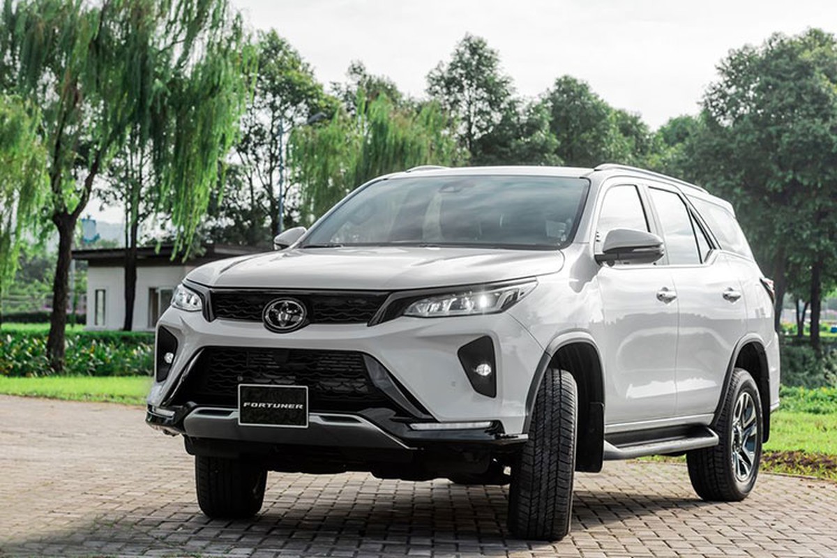 Chi tiet Toyota Fortuner 2022 tai Viet Nam, tang gia 20 trieu dong