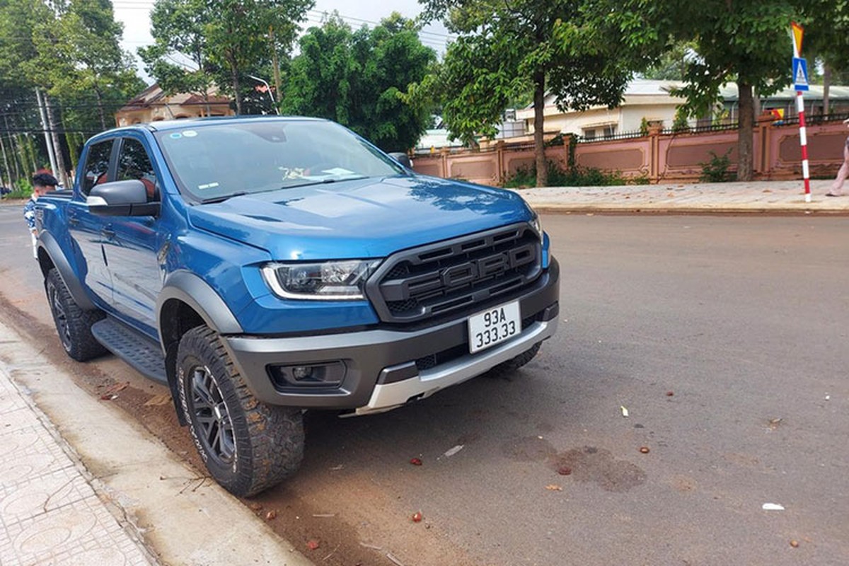 Ford Ranger Raptor trung bien 