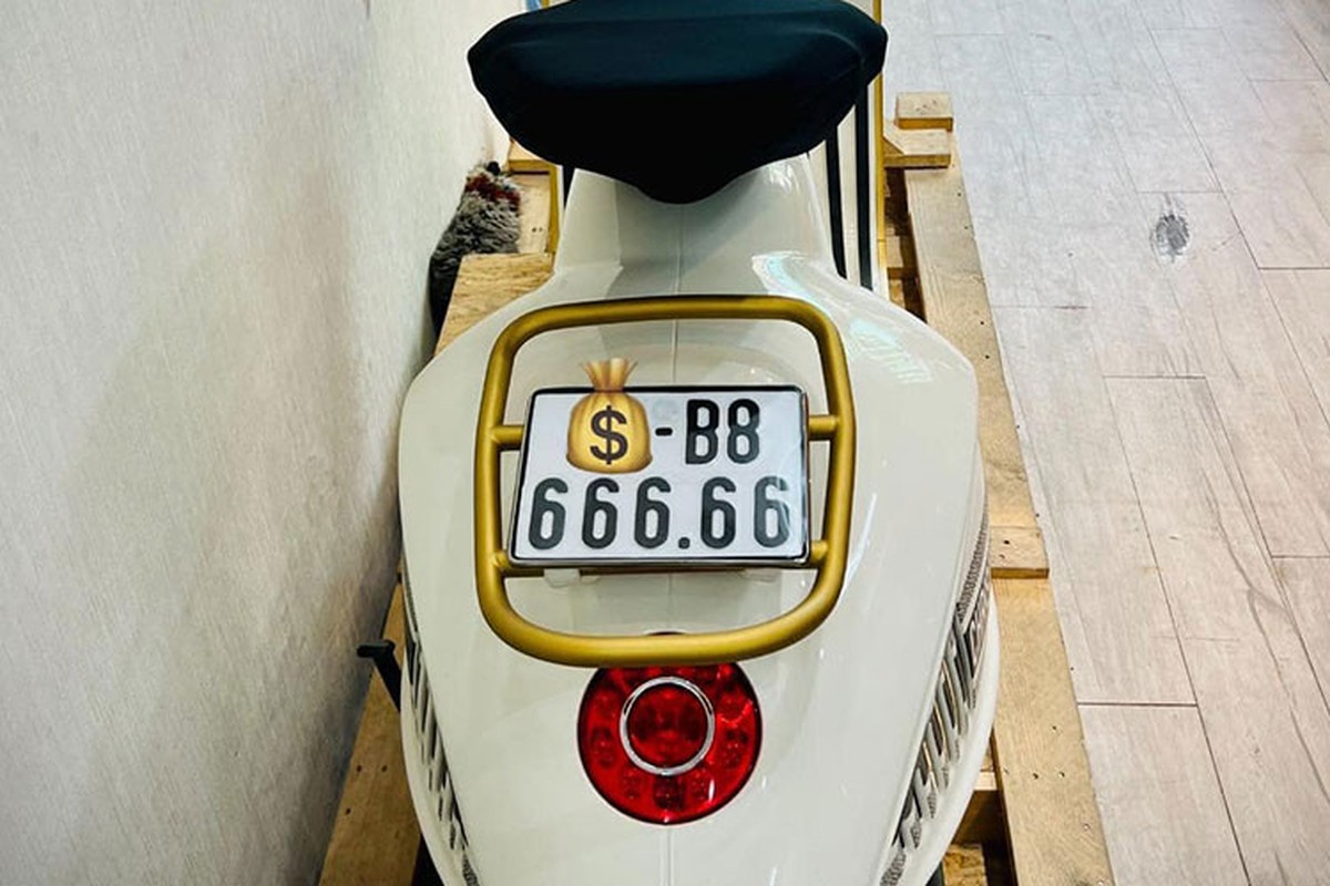 Vespa 946 Christian Dior bien 