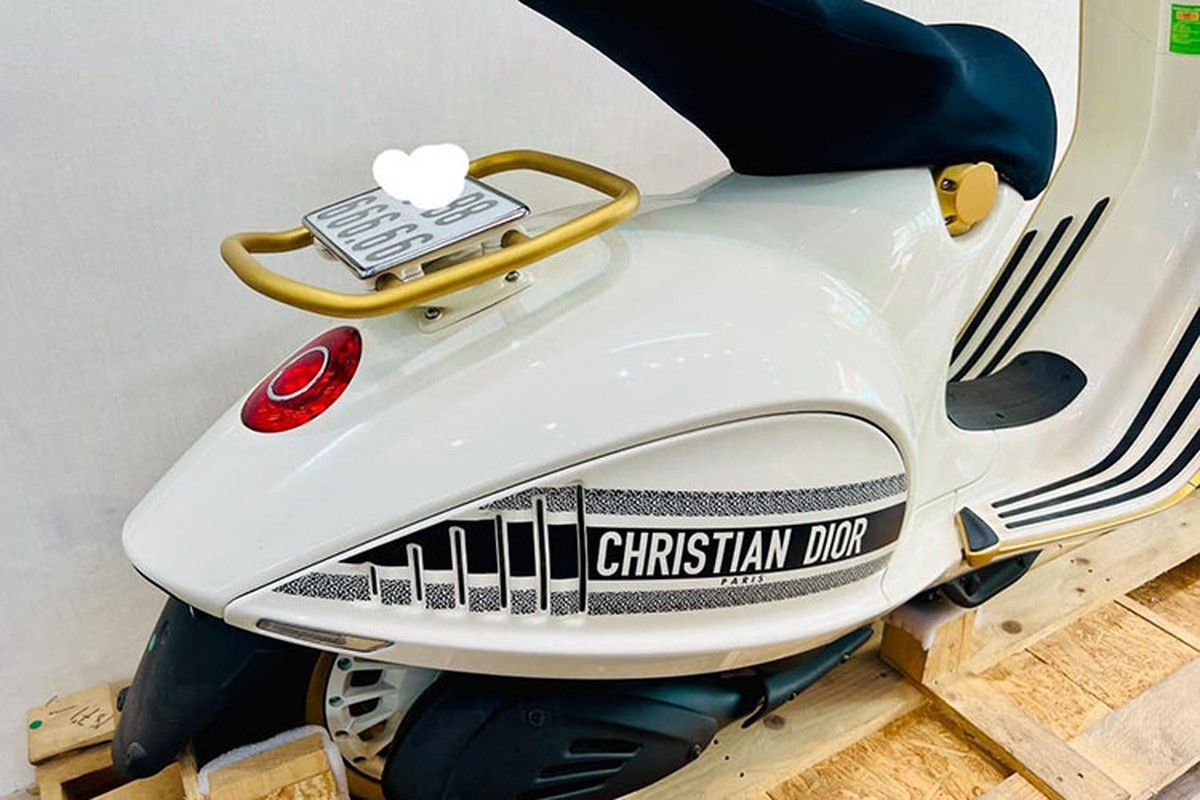 Vespa 946 Christian Dior bien 