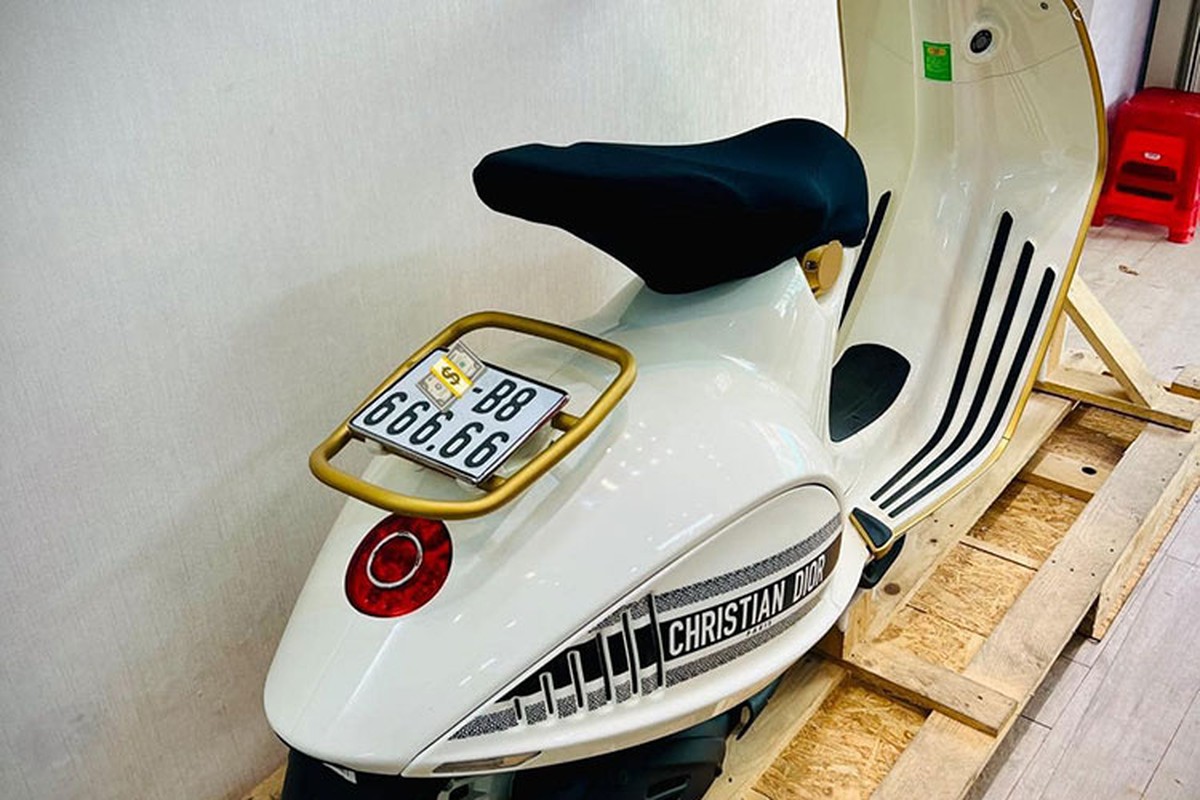 Vespa 946 Christian Dior bien 