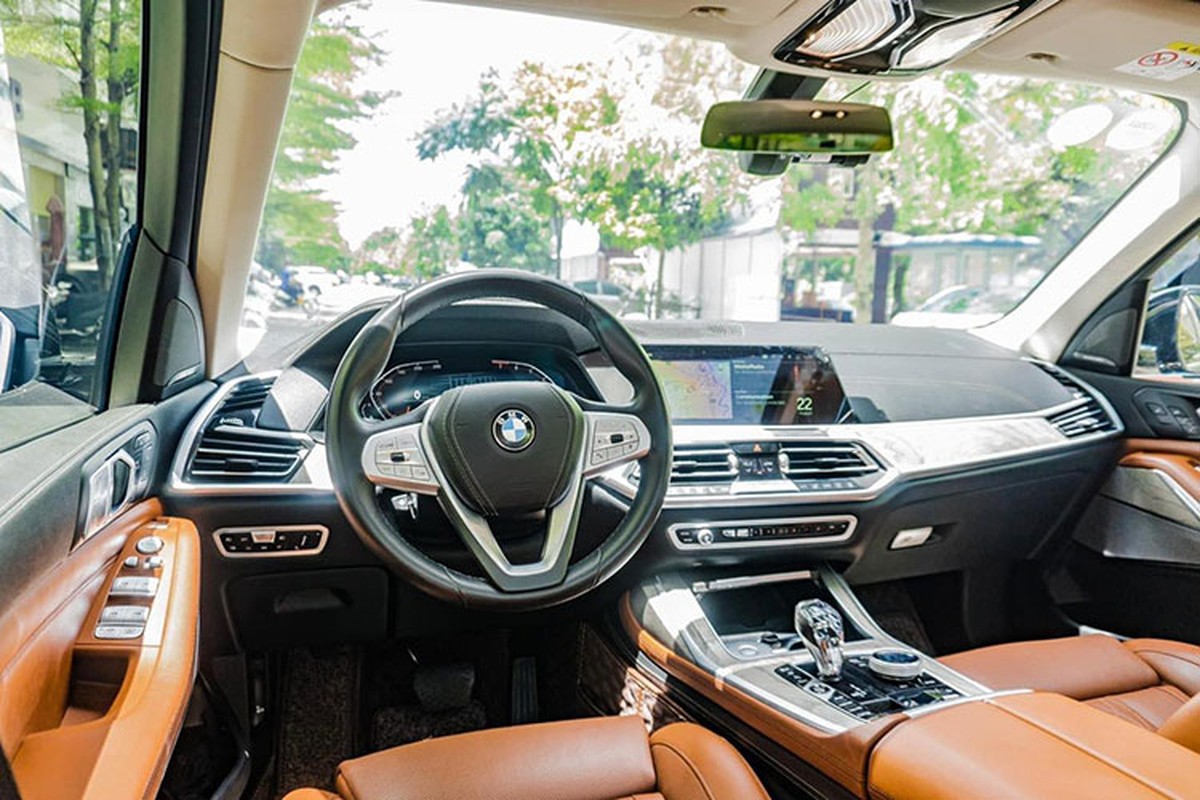 BMW X7 chinh hang chay 2 nam, dai gia Ha Noi 