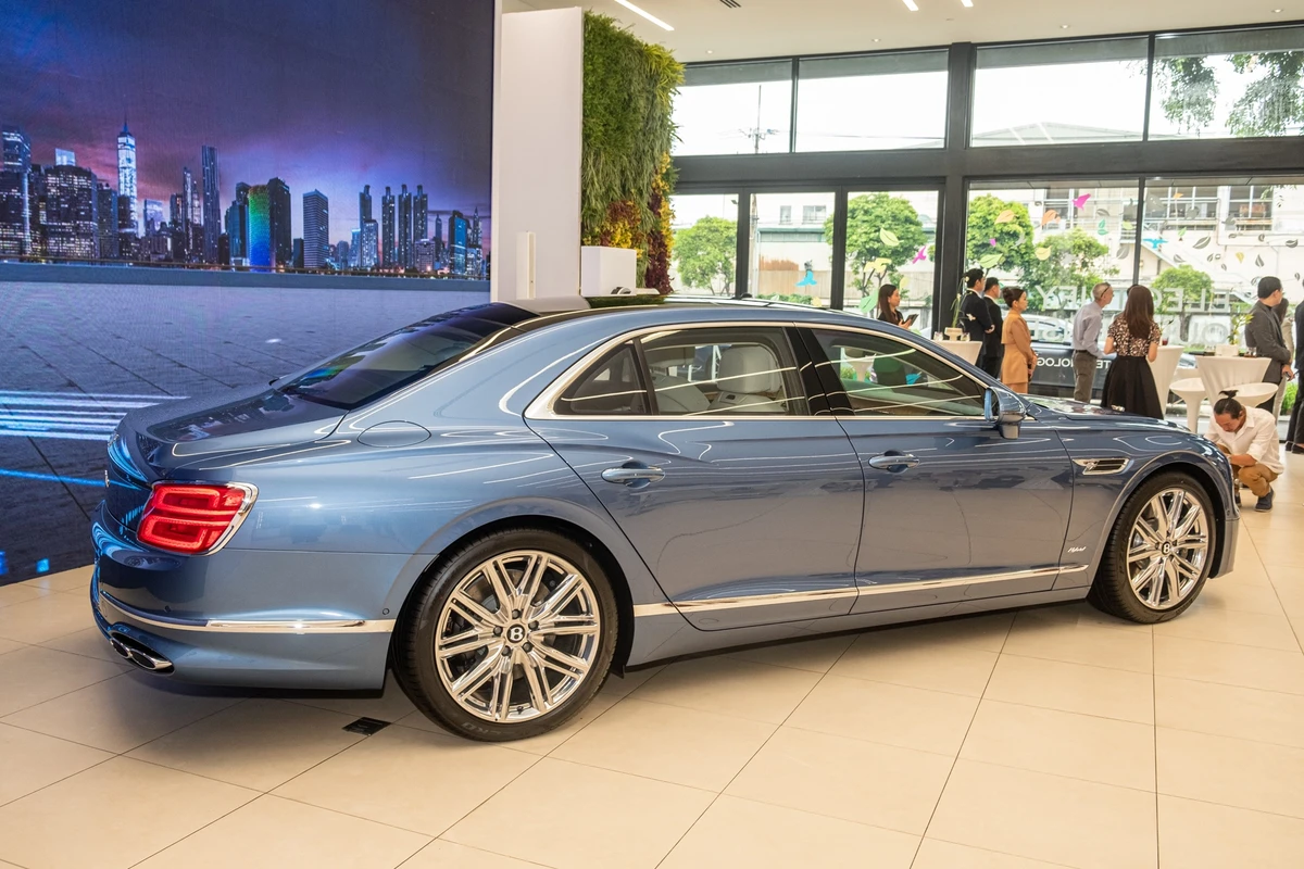 Can canh Bentley Flying Spur Hybrid 2023 hon 16 ty tai Viet Nam-Hinh-10